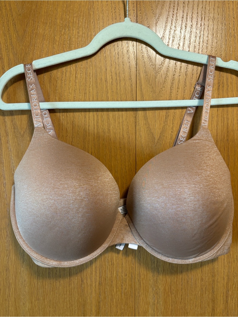 Victoria's Secret Nude/Tan Smooth T-Shirt Bra with Branded Straps